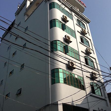 Hotel Tokyo 1 Вінь Екстер'єр фото