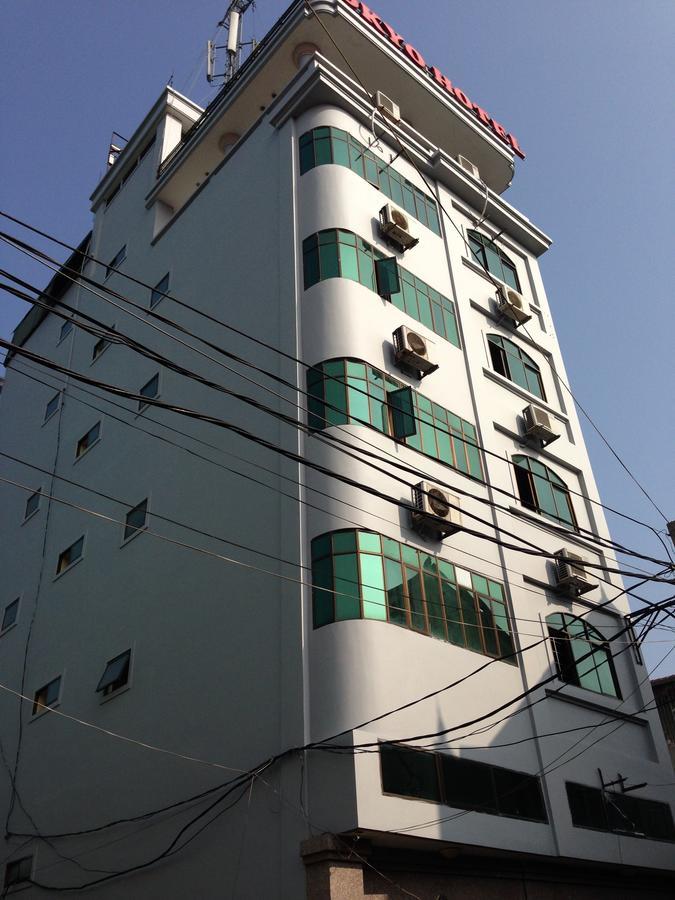 Hotel Tokyo 1 Вінь Екстер'єр фото